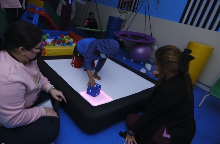 Rehabilita Sistema DIF sala de estimulación sensorial en Centro de